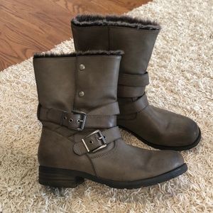 Gray fur boots